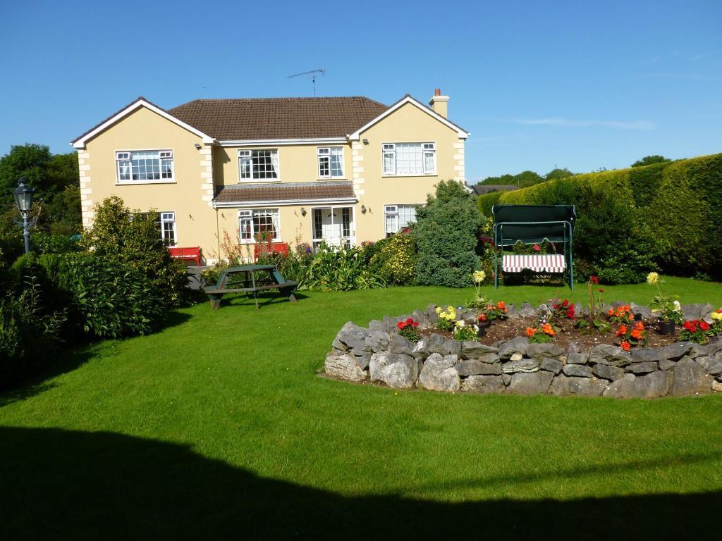 Riverwalk House B&B Oughterard Exteriör bild